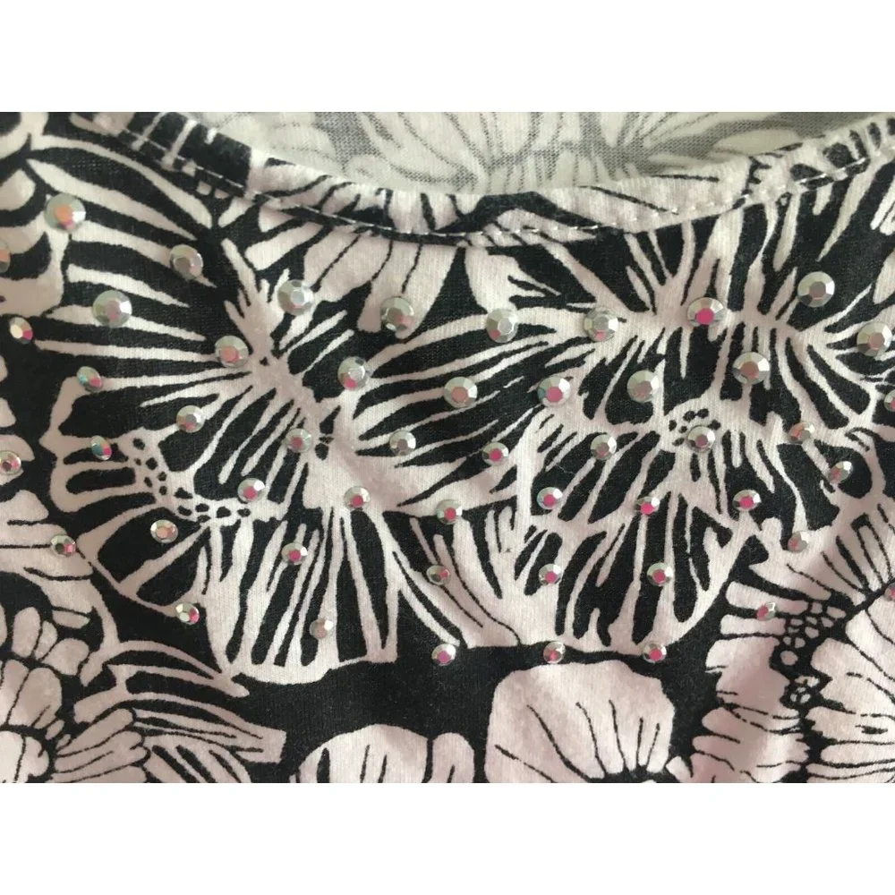 White Stag T-Shirt Beaded Black White Floral Top Medium 8 10 Casual Summer Shirt - Picture 2 of 8
